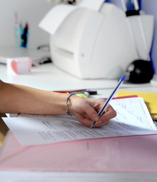 How to Set Up a Three-Hole Punch