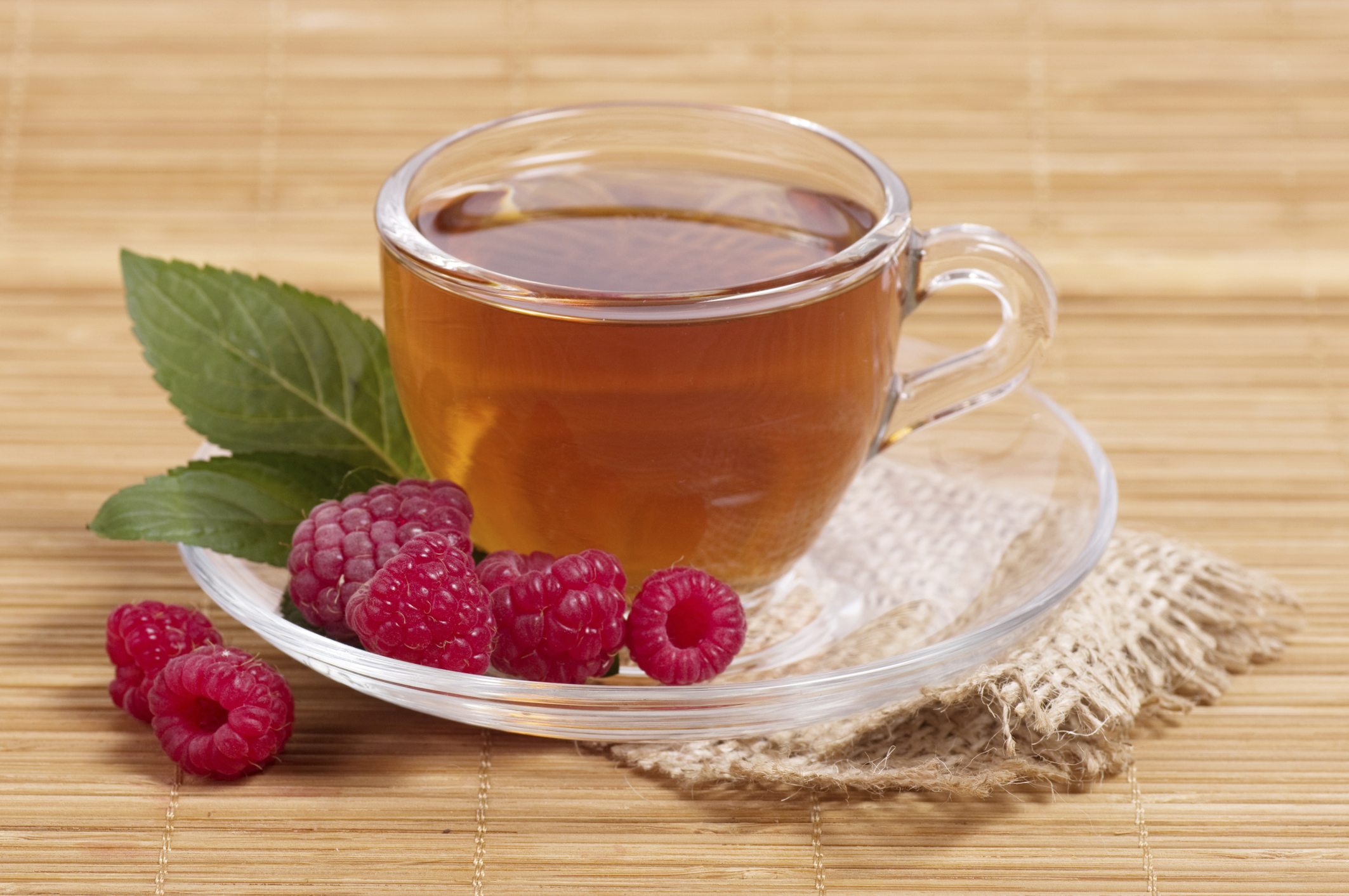 Tea with raspberries: the benefits and harm, recipe 46 Tea with raspberries: the benefits and harm, recipe 35
