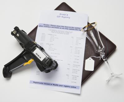 Gift Etiquette for Receiving Cash at a Wedding Synonym