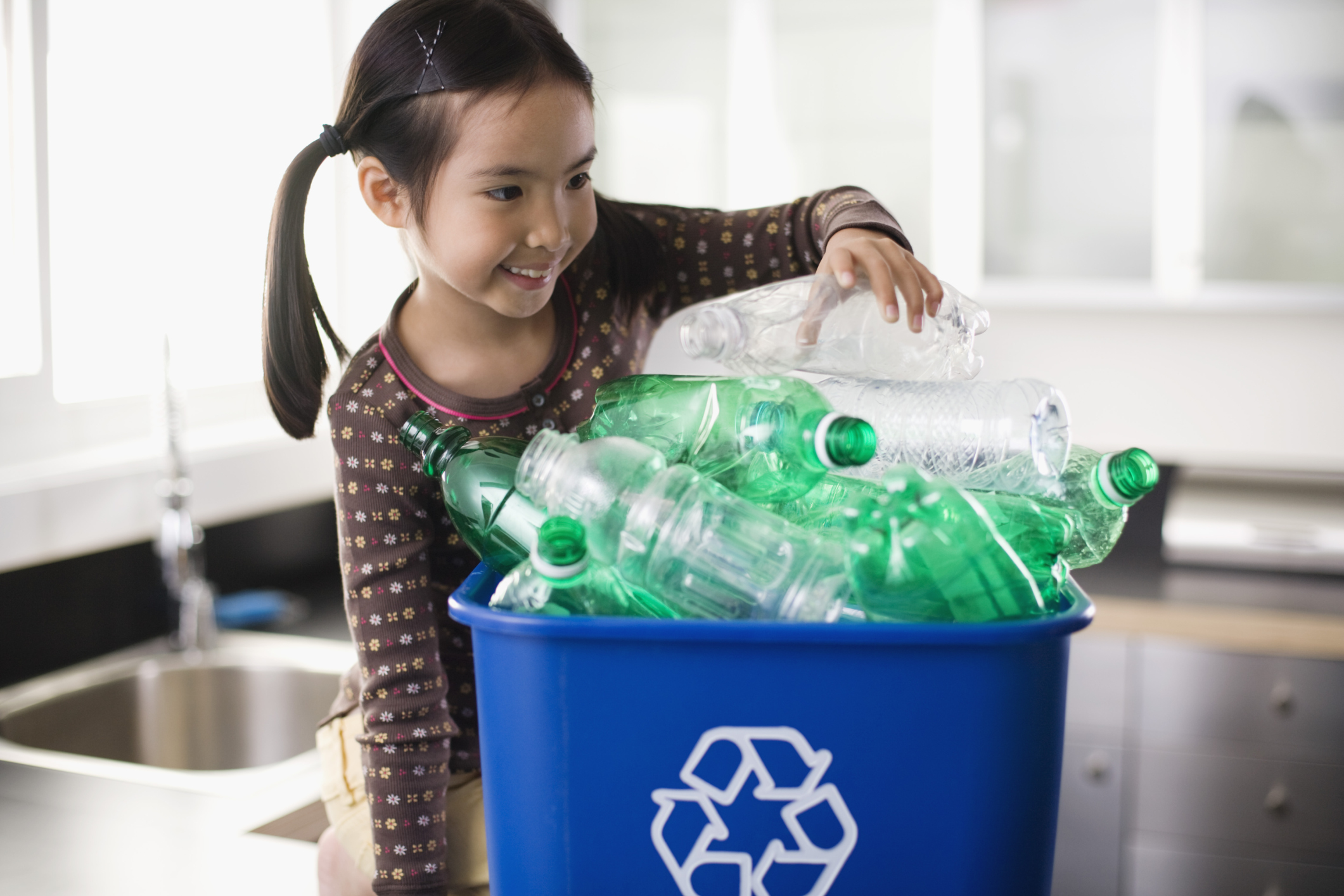 The Five Steps to Recycling Plastic, Glass or Aluminum Healthfully