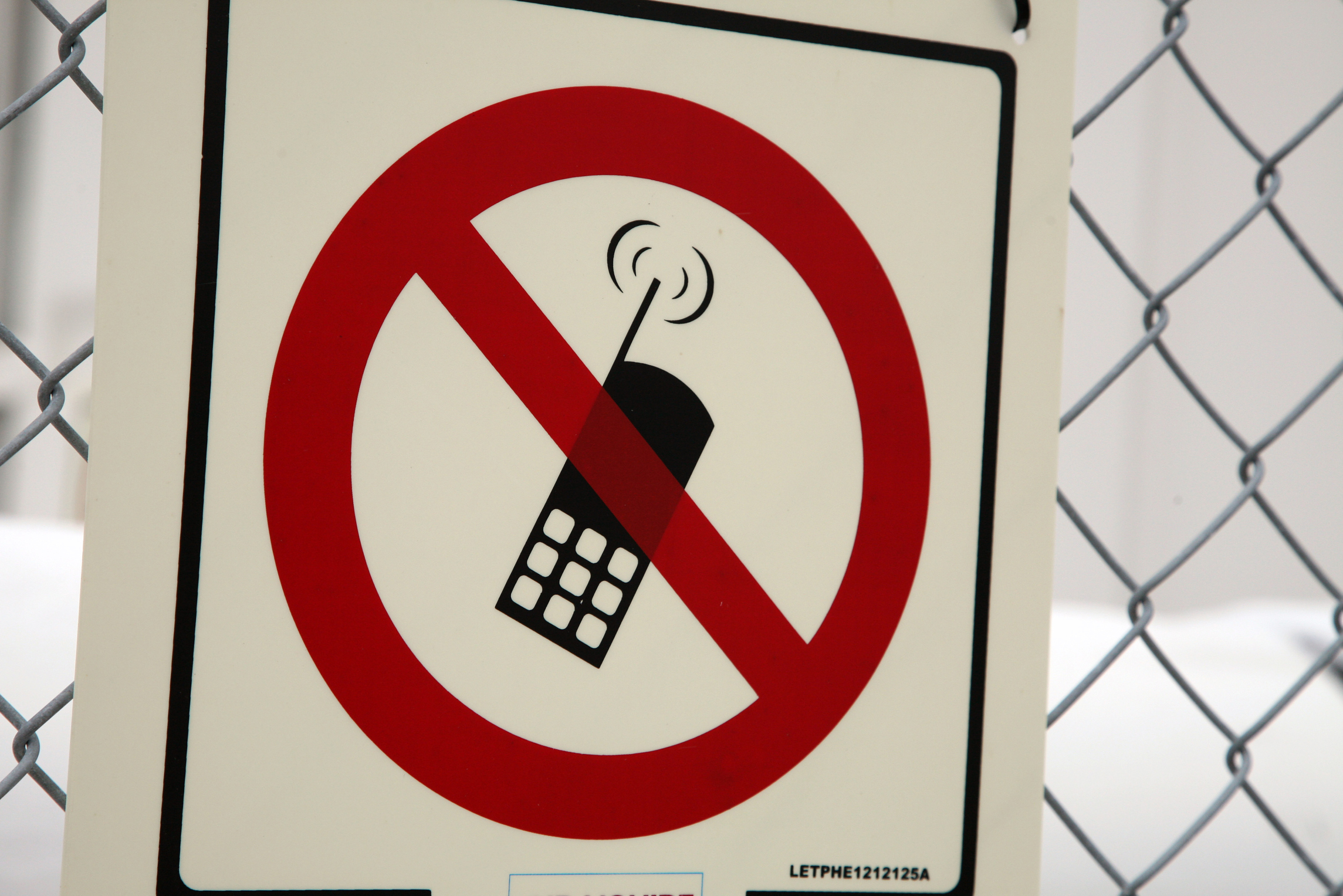 Ways to Combat Cell Phone Abuse in the Workplace