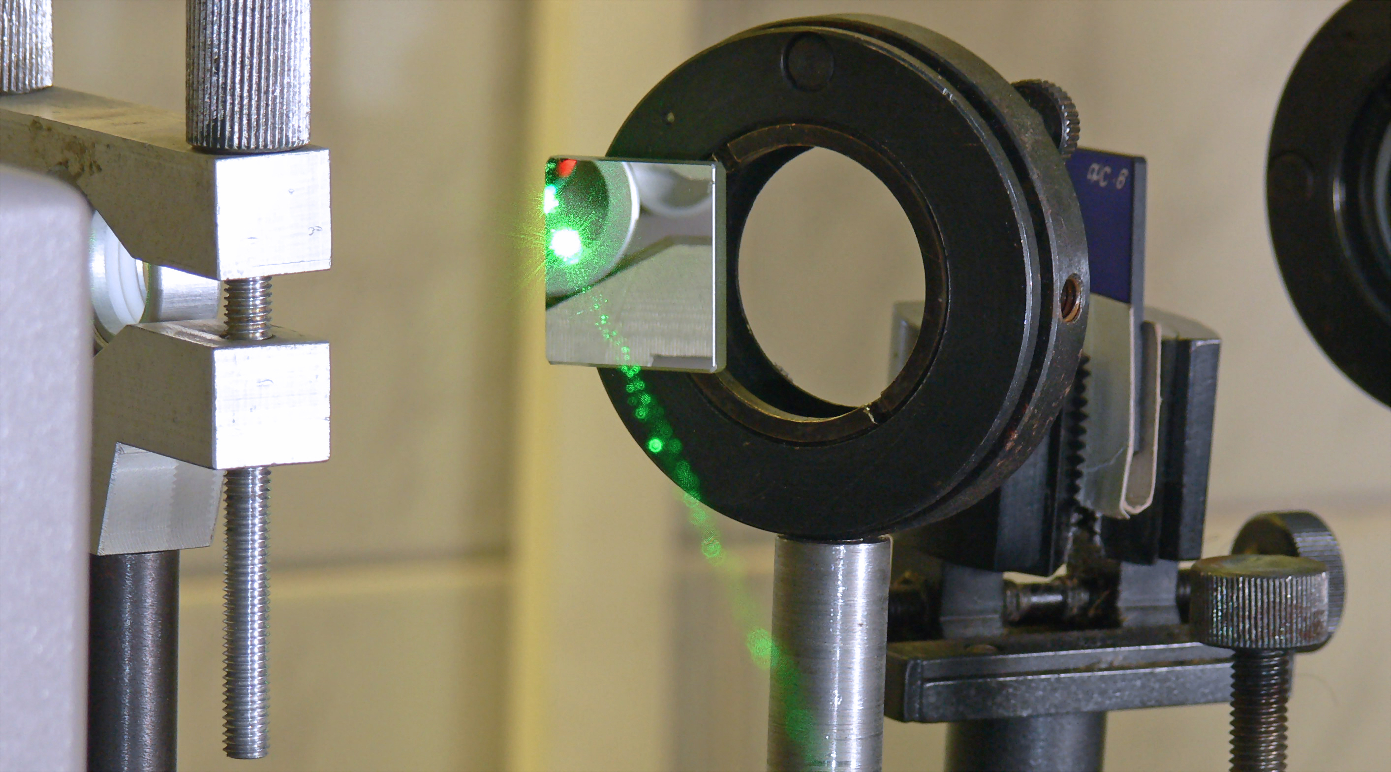 How Do CO2 Lasers Work? Sciencing