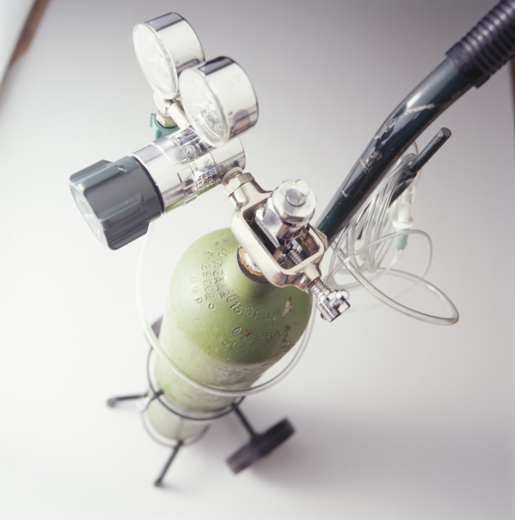 How to Turn on an Oxygen Cylinder Healthfully