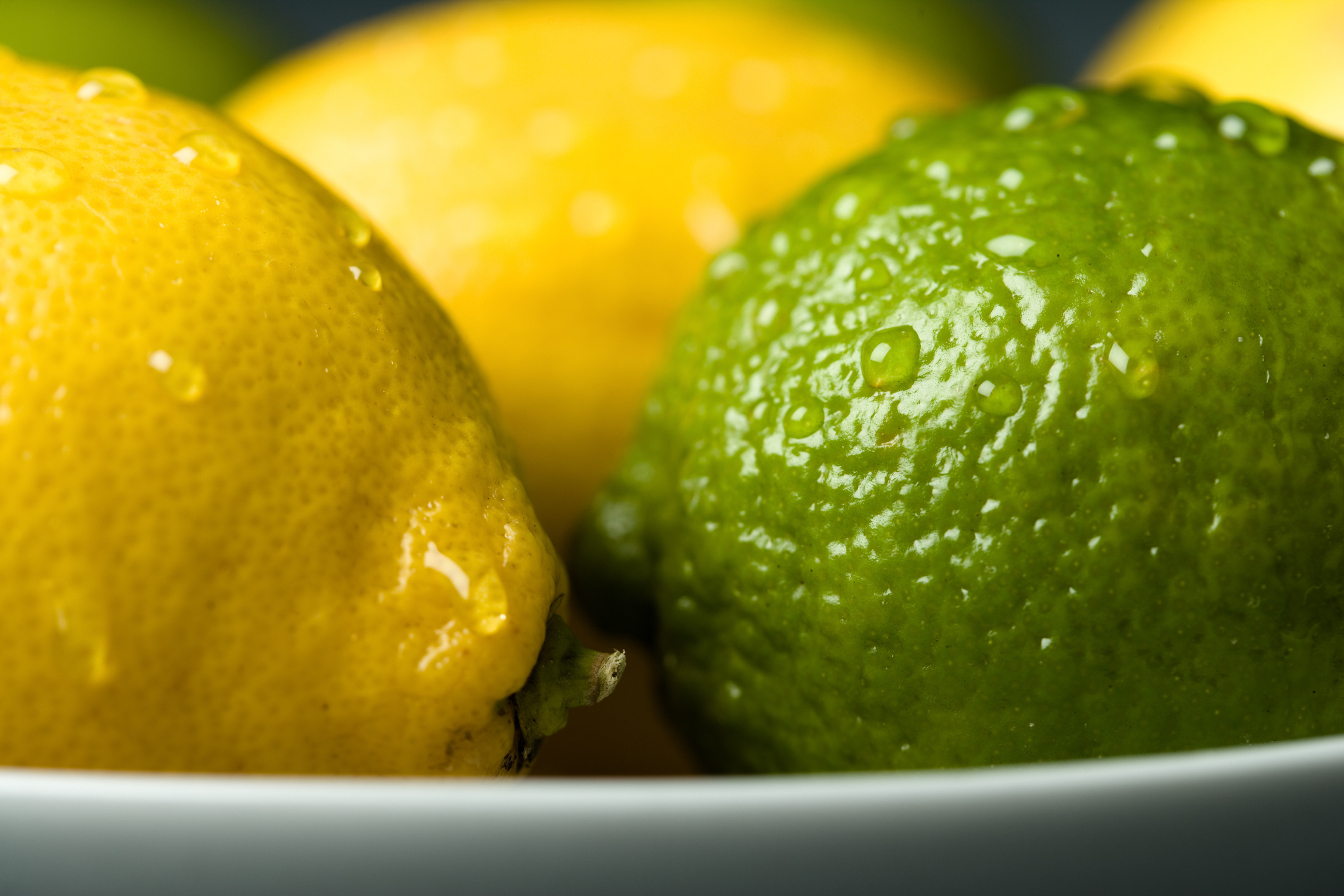 Lemons Vs. Limes to Detox Healthfully
