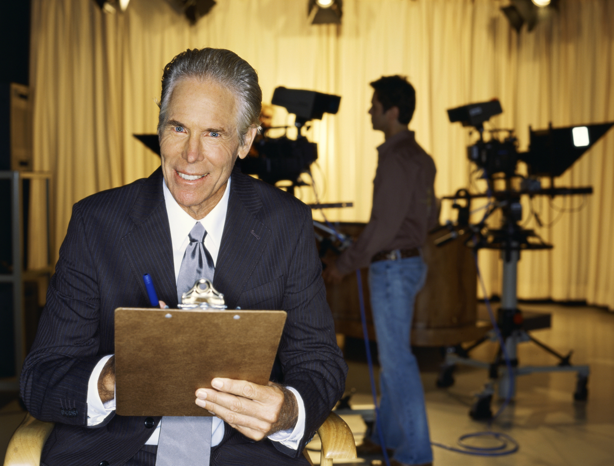 what-are-the-salaries-of-tv-anchors-career-trend