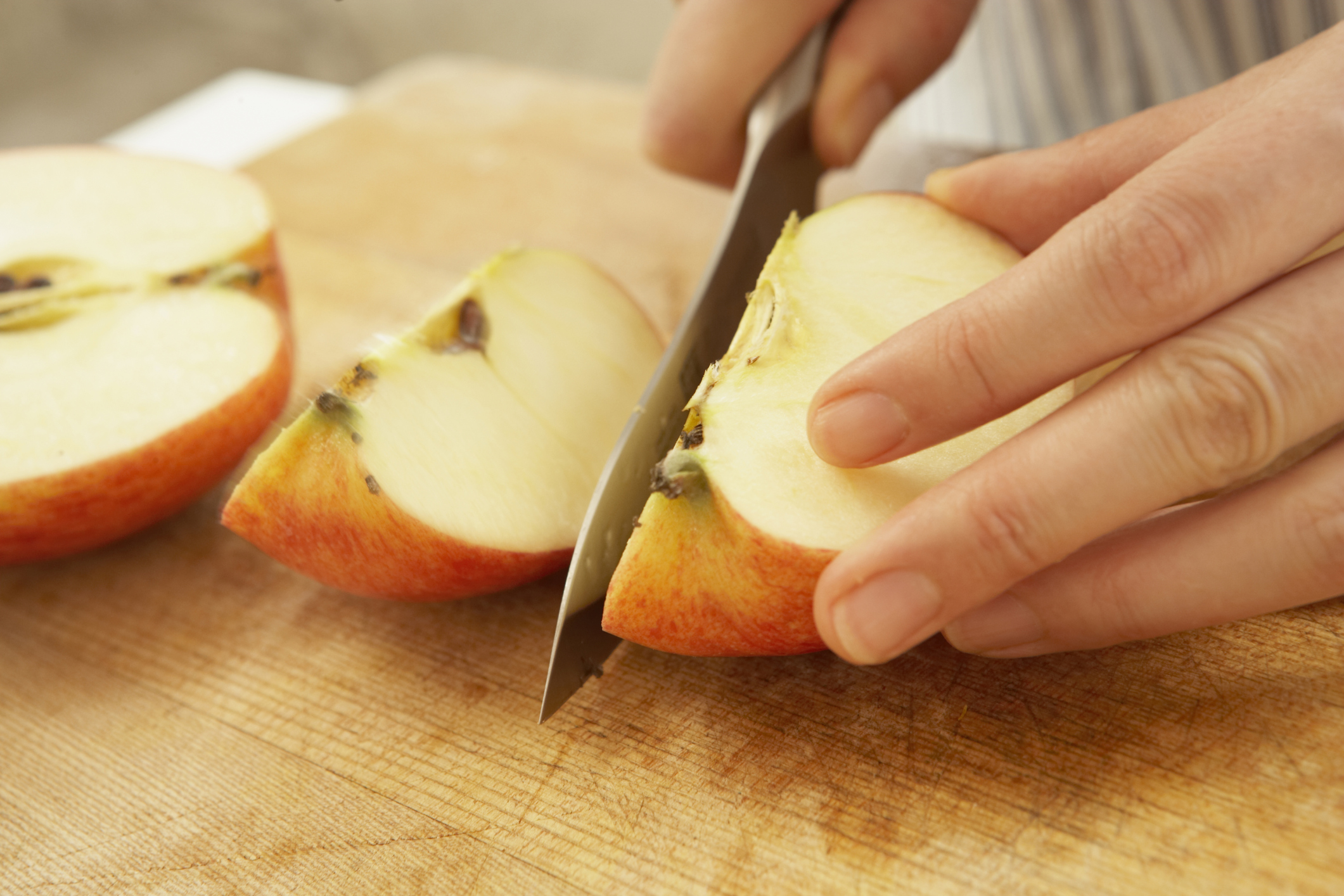 School Lunch Tips How to Keep A Sliced Apple From Turning Brown