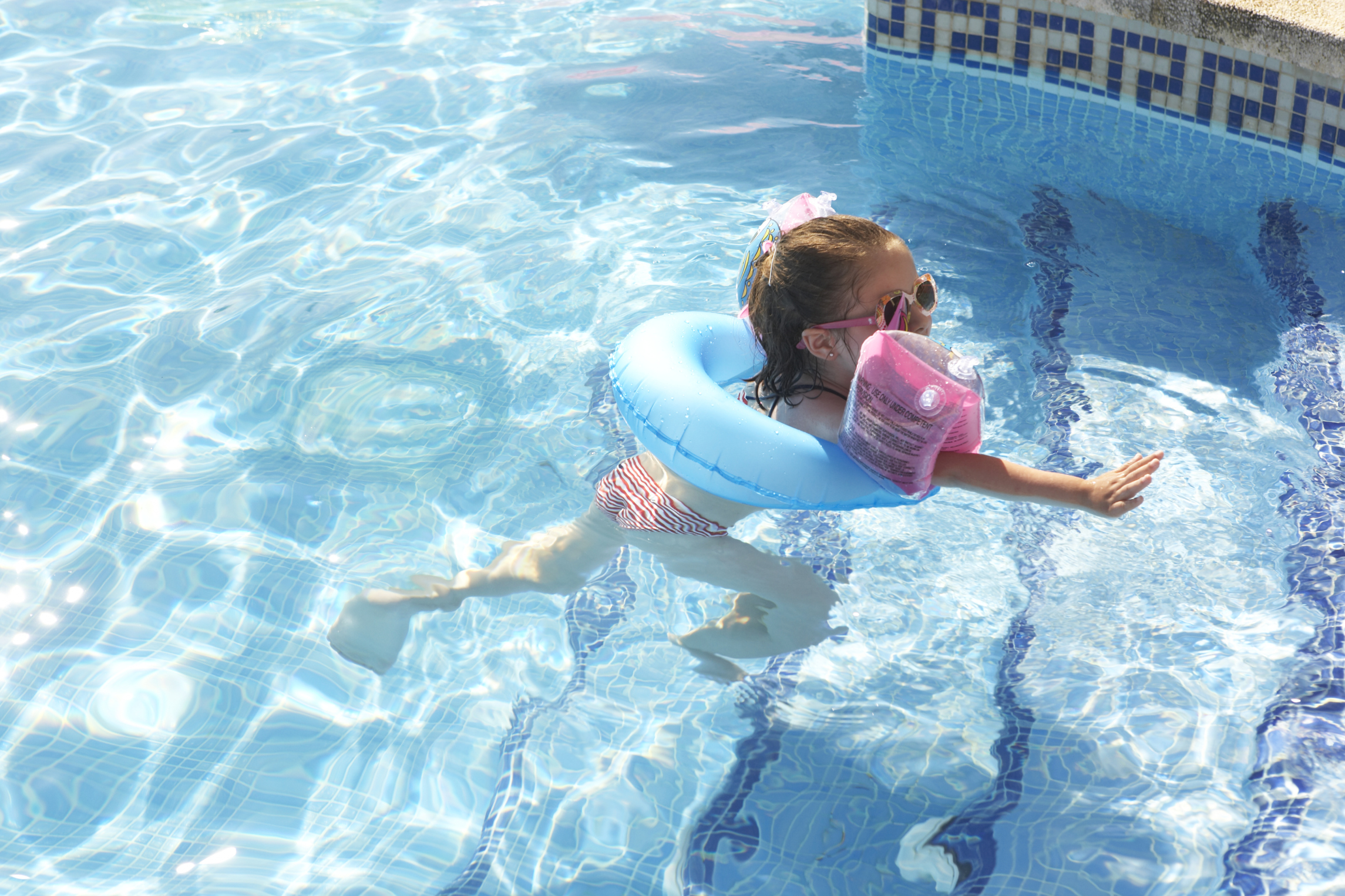 Watch Swimming laps involves kicking only from the knee not from the hips video Watch Swimming laps involves kicking only from the knee not from the hips video
