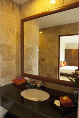 Como Pegar Un Espejo A Pared Marmol De Cuarto Baño
chicago