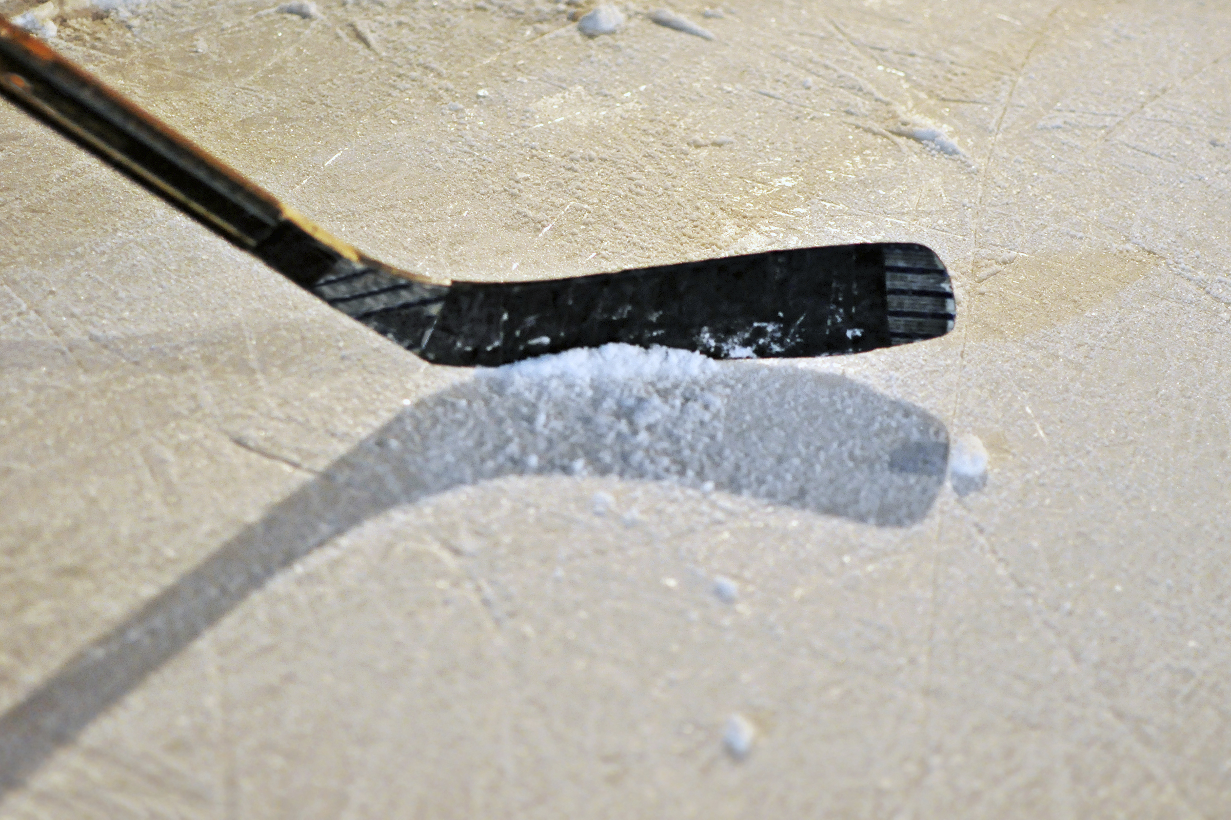 Why Do Players Tape the Blade of a Hockey Stick? Healthfully