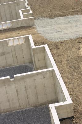 ¿Qué materiales se utilizan para revestir paredes de ladrillo? | eHow