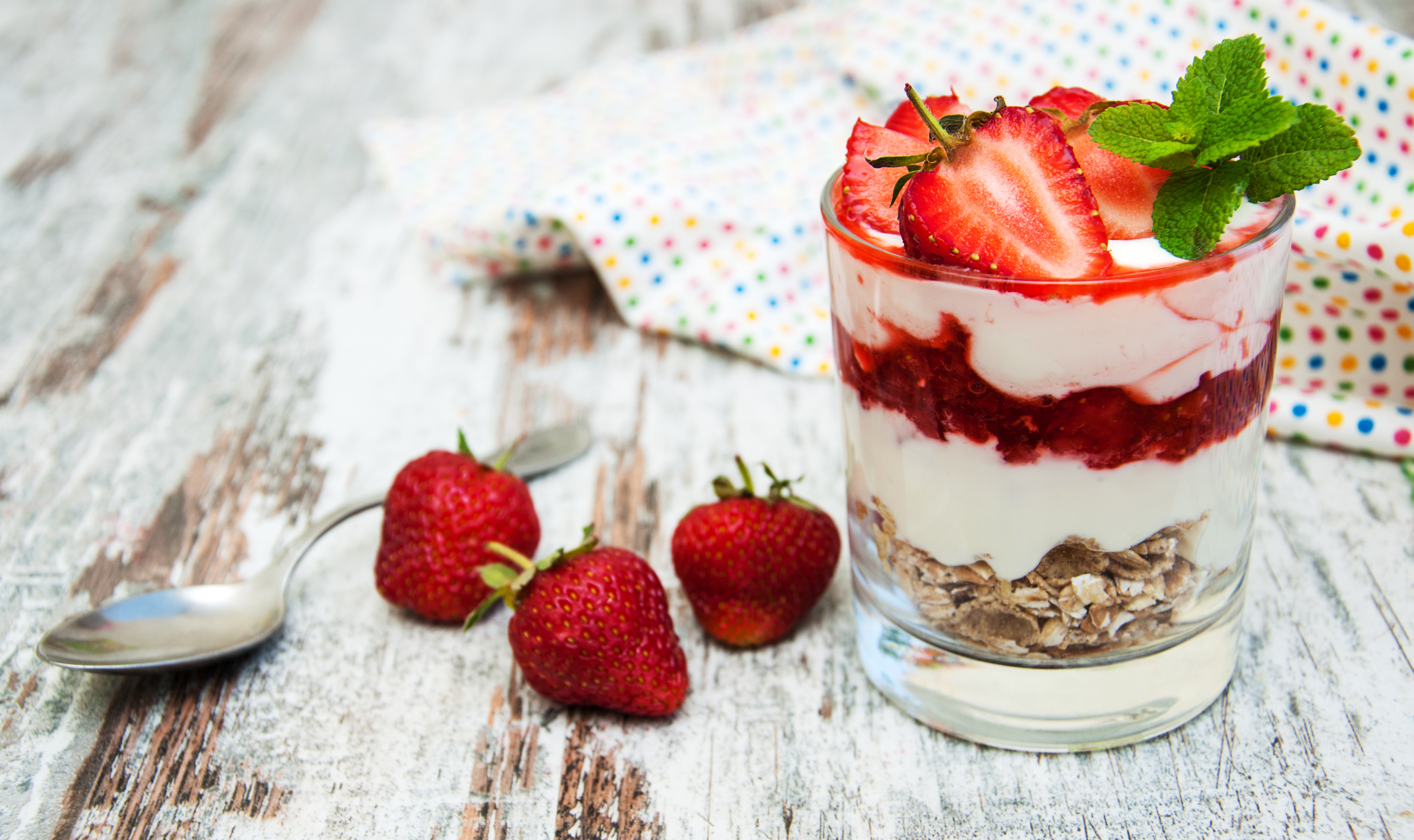 The Calories In A Strawberry Yogurt Parfait Healthfully