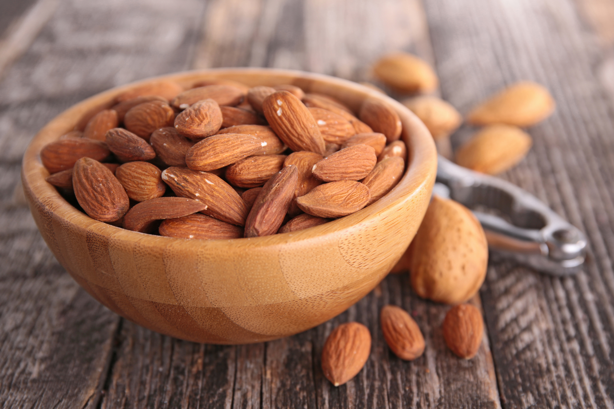 Vitamins in Almonds Healthfully