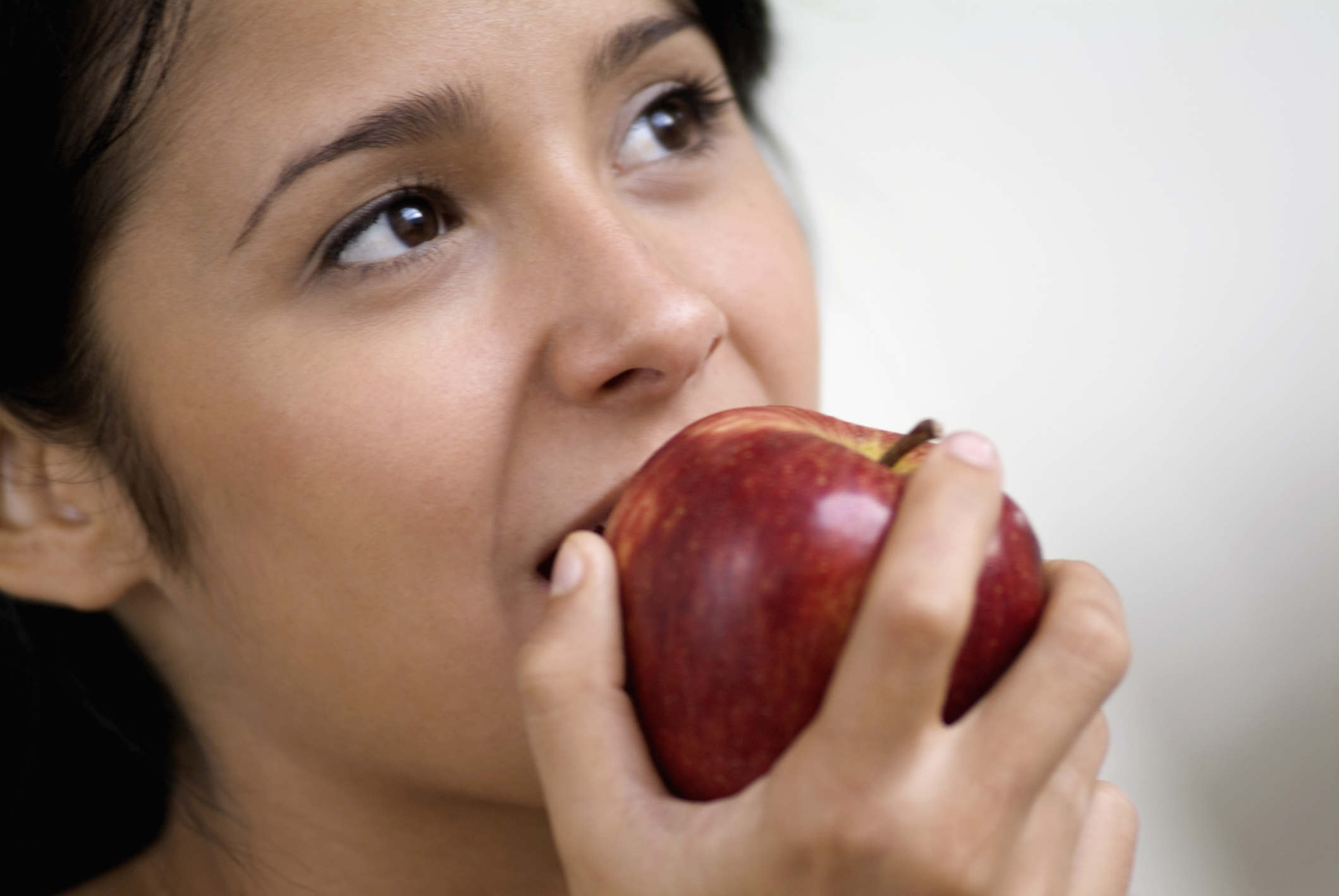 Digestive Benefits of Apples Healthfully