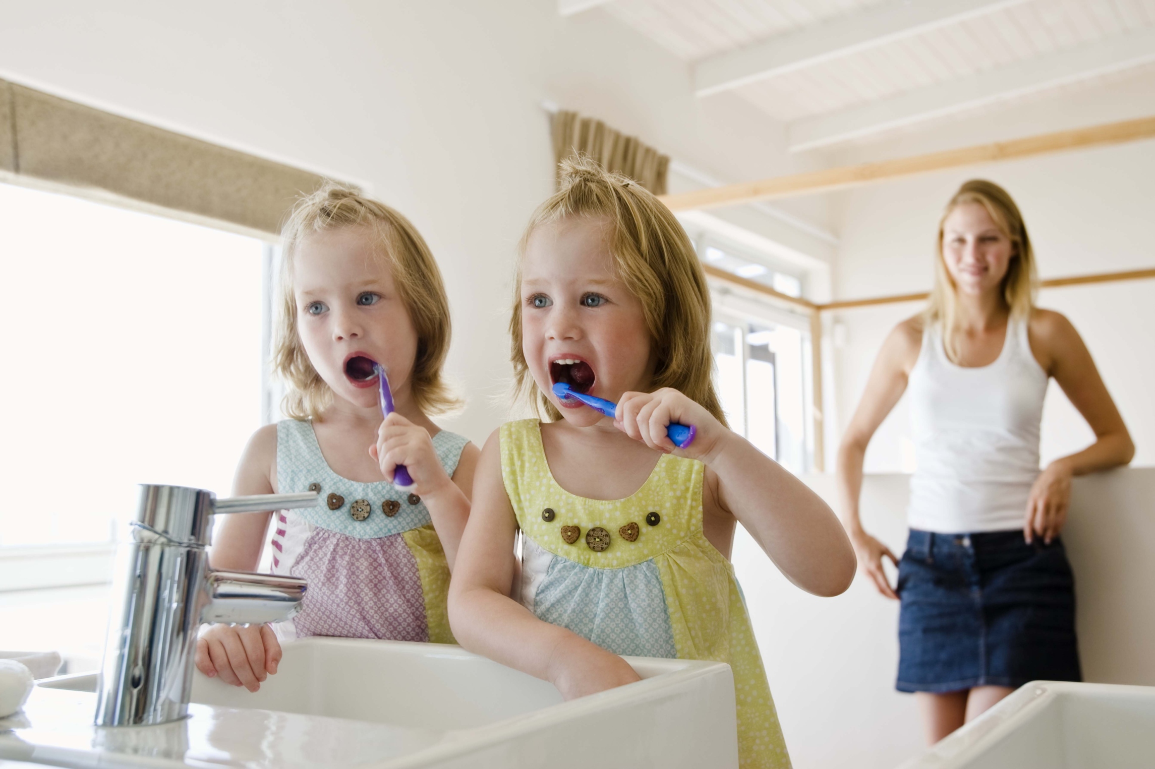 How to Use Bleach to Disinfect Toothbrushes Healthfully