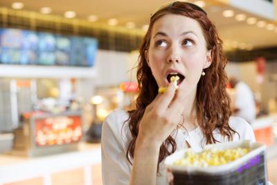 DESVENTAJAS DE LA PUBLICIDAD EN CINE desventajas de la publicidad en cine: