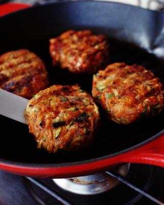 How to Cook a Frozen Burger in a Skillet | Our Everyday Life
