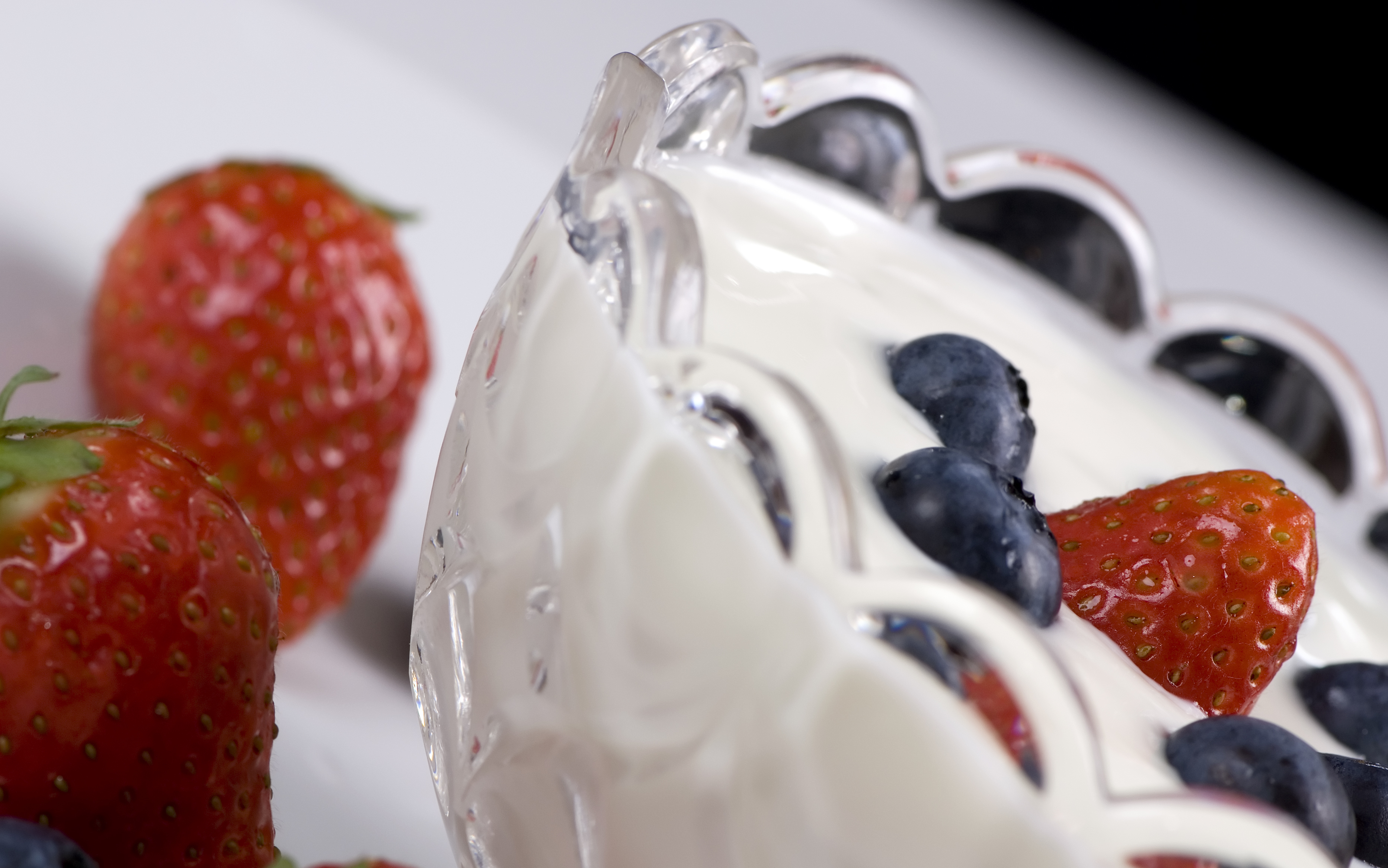 Does Yogurt Contain Protein? Healthfully