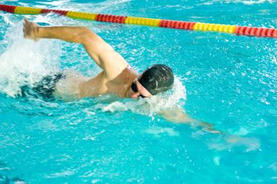 How to Improve a Flutter Kick in Freestyle Swimming | LIVESTRONG.COM